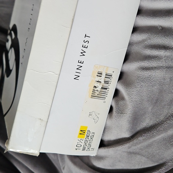 New In Box Nine West Silver Heels Size 10.5m - Picture 8 of 9
